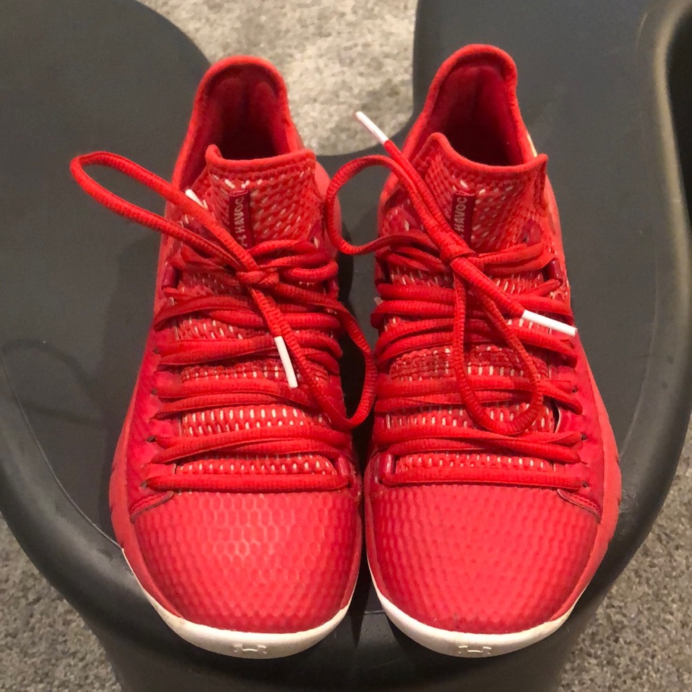 Under Armor basketball shoes, good condition, great quality